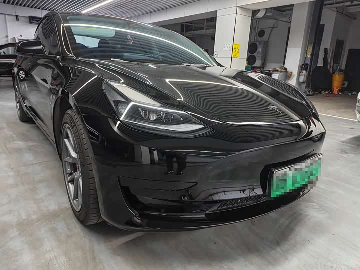 Фото 3 - Tesla Model 3
