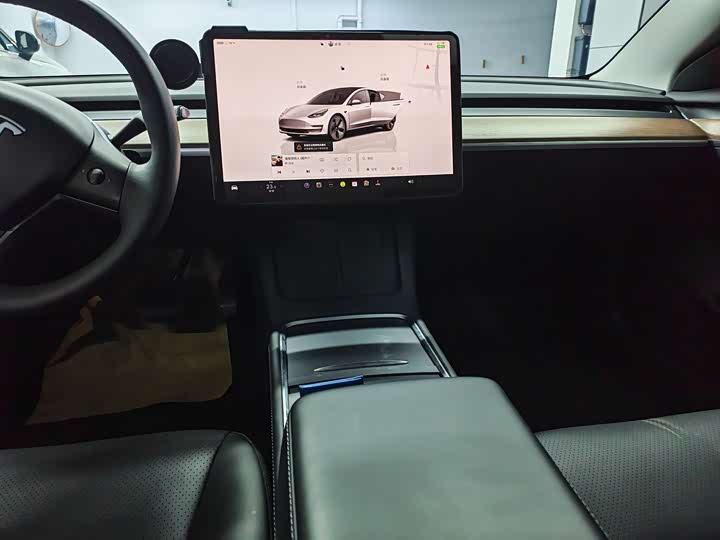 Фото 6 - Tesla Model 3