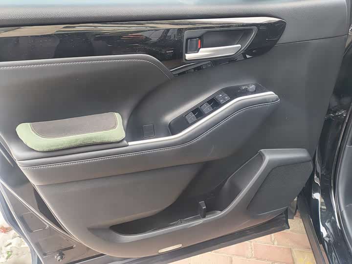 Фото 7 - Toyota Highlander