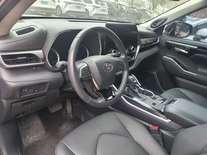 Фото 9 - Toyota Highlander