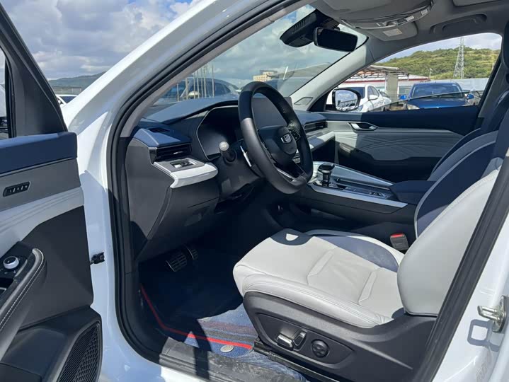 Фото 4 - Geely Preface