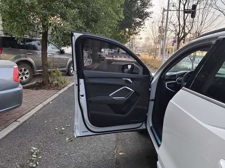 Фото 8 - Audi Q3