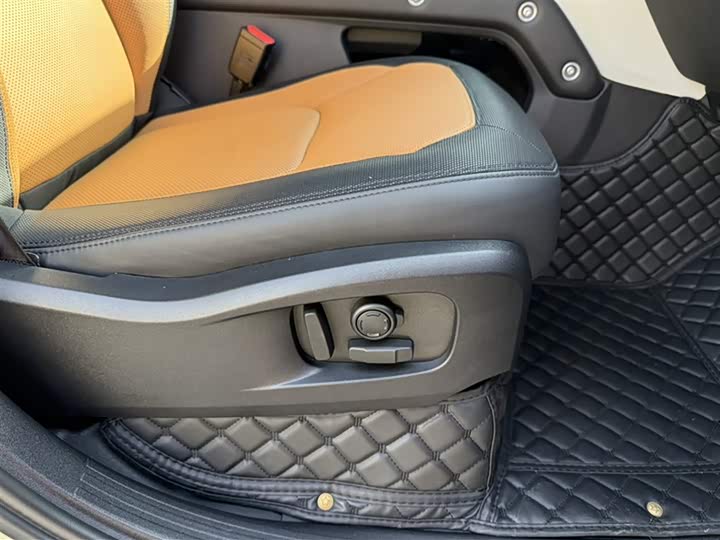 Фото 4 - Land Rover Defender