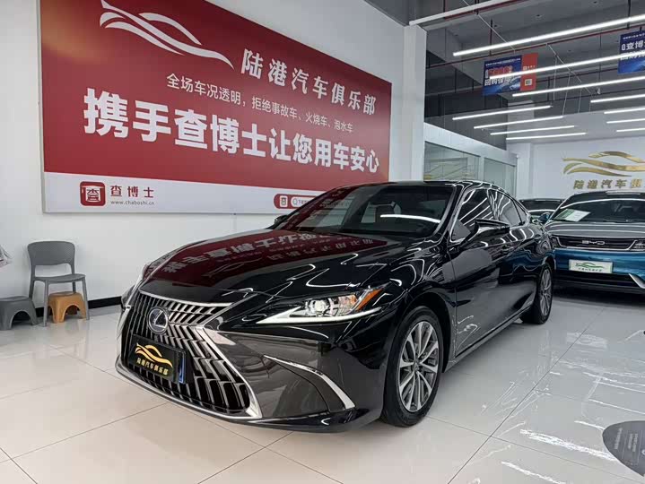 Фото 1 - Lexus ES