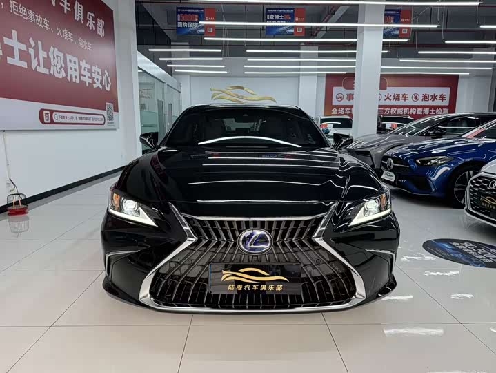 Фото 2 - Lexus ES