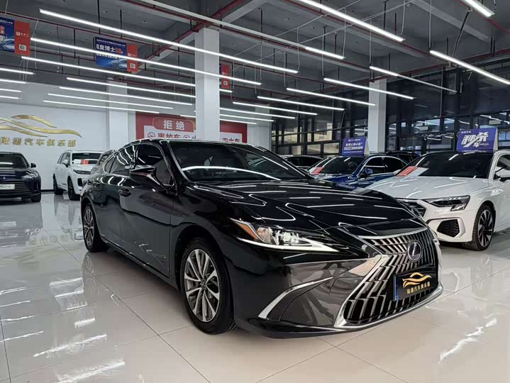 Фото 3 - Lexus ES