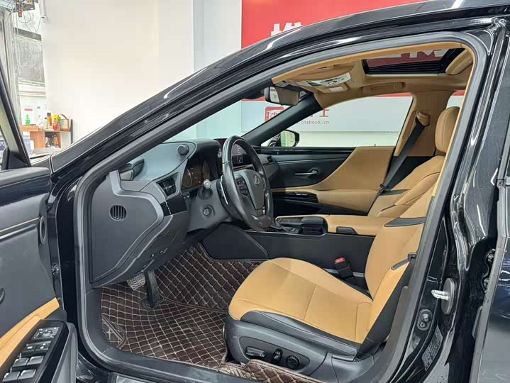 Фото 4 - Lexus ES