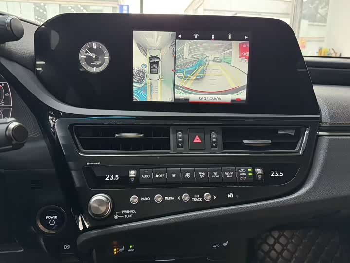 Фото 7 - Lexus ES