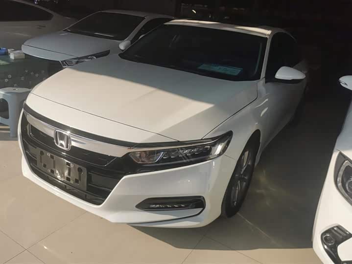 Фото 1 - Honda Accord