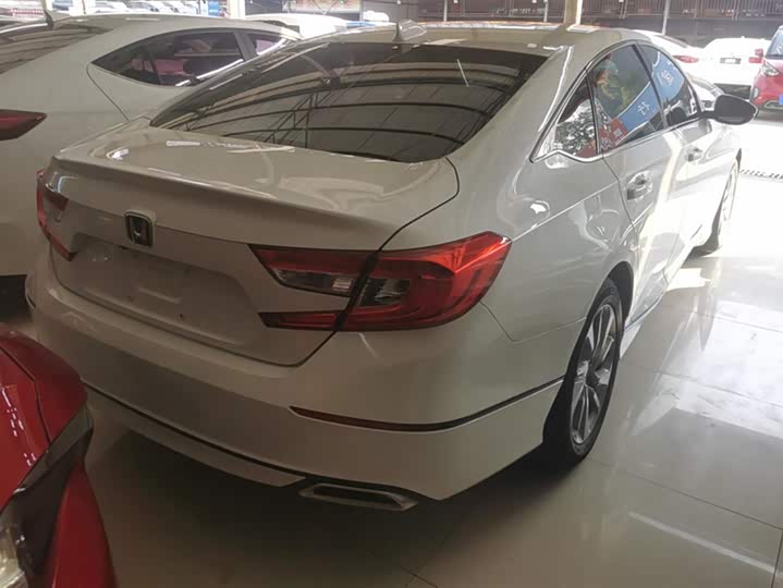 Фото 3 - Honda Accord