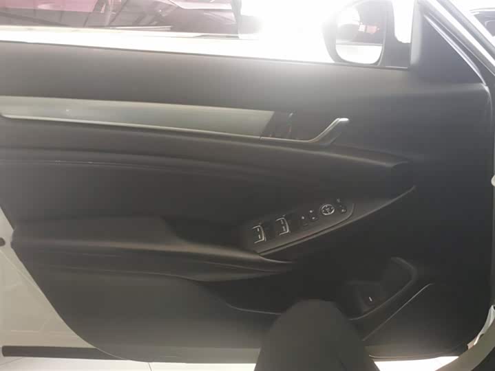 Фото 7 - Honda Accord