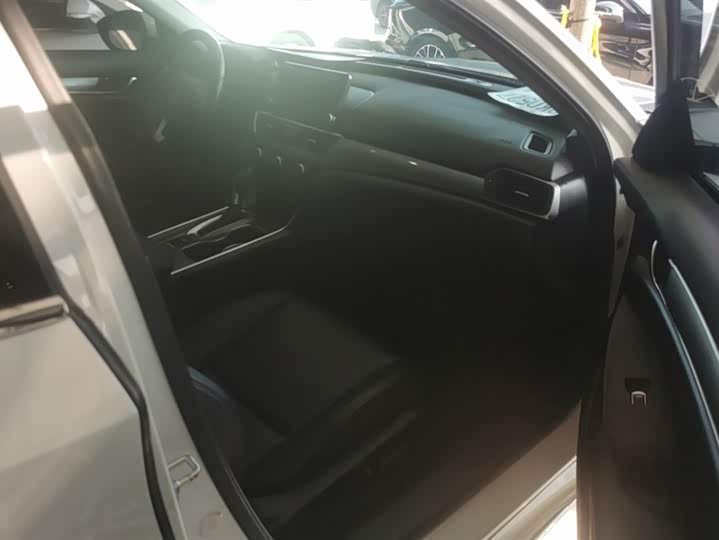 Фото 8 - Honda Accord