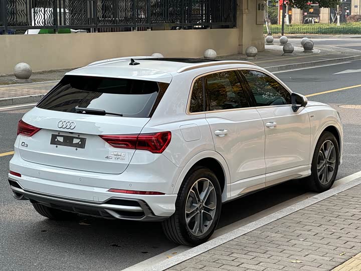 Фото 4 - Audi Q3