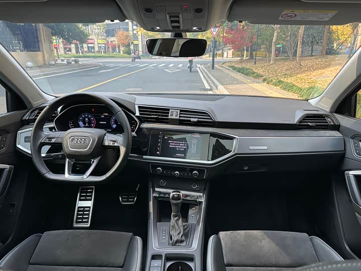 Фото 8 - Audi Q3