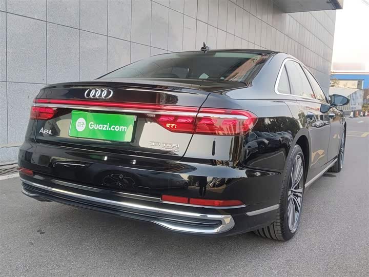 Фото 7 - Audi A8