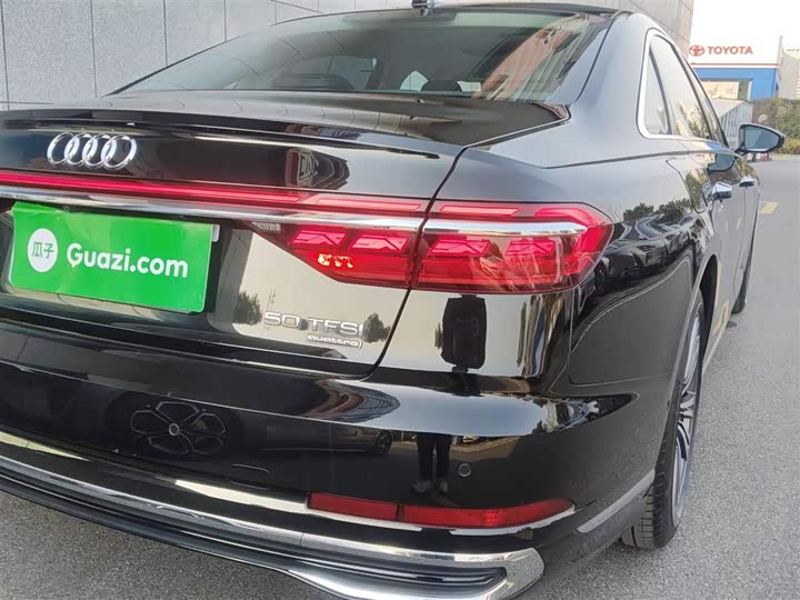 Фото 8 - Audi A8