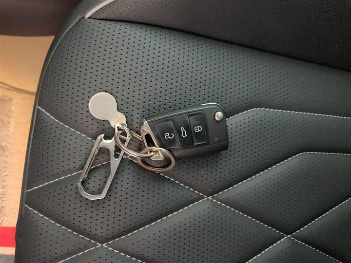 Фото 9 - Volkswagen Tiguan L Hybrid