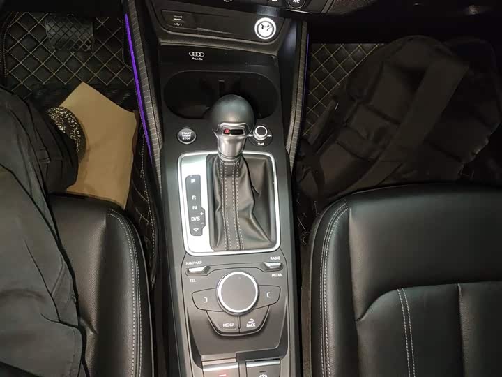 Фото 6 - Audi Q2L