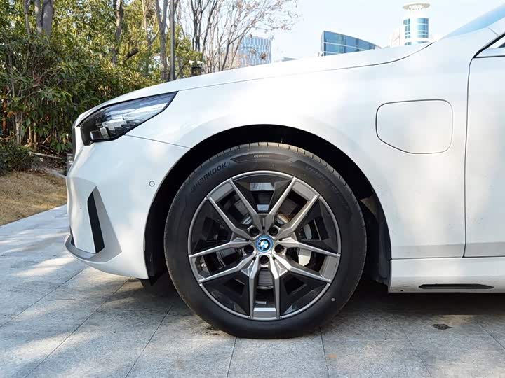 Фото 4 - BMW i5
