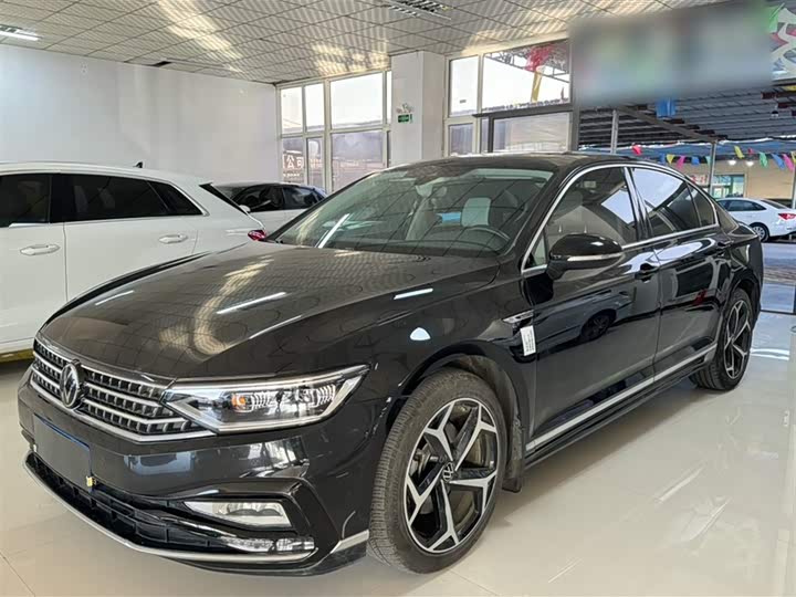 Фото 2 - Volkswagen Magotan