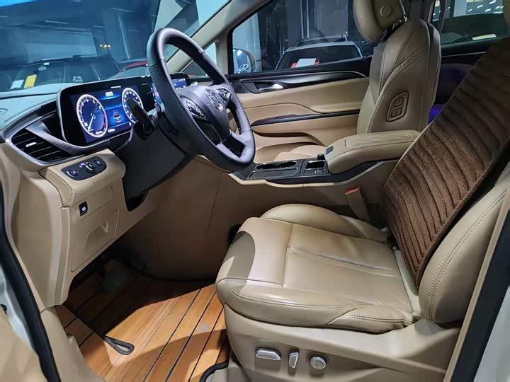 Фото 4 - Buick GL8 ES