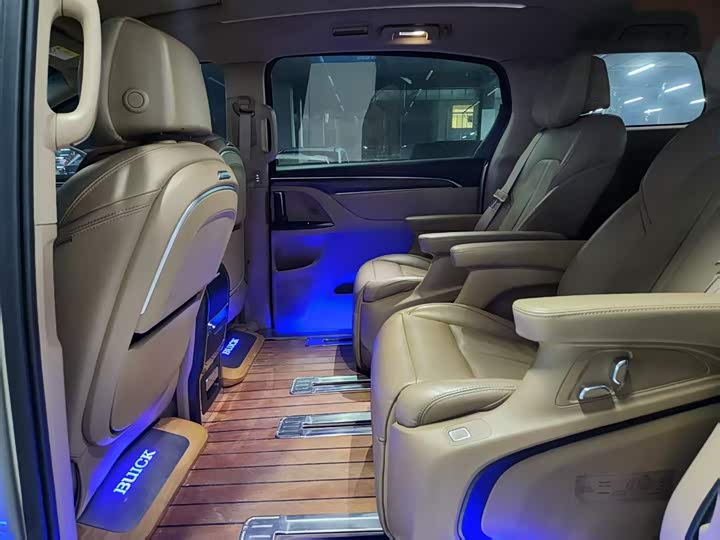 Фото 5 - Buick GL8 ES