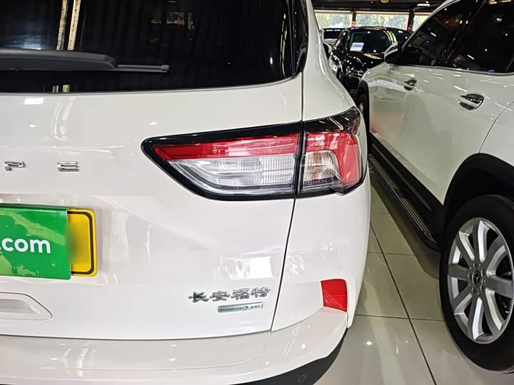 Фото 8 - Ford Escape