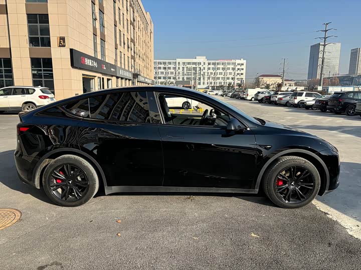 Фото 3 - Tesla Model Y