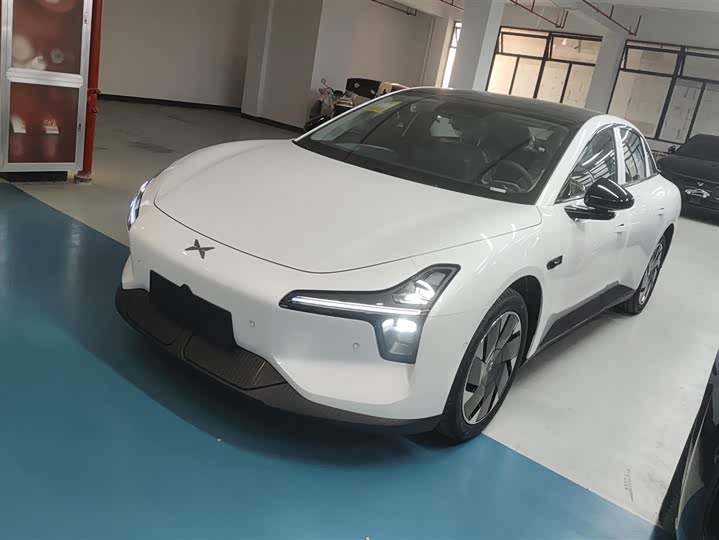 Фото 1 - XPeng Mona M03