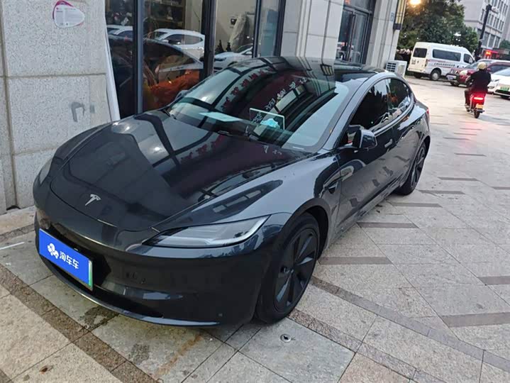 Фото 1 - Tesla Model 3