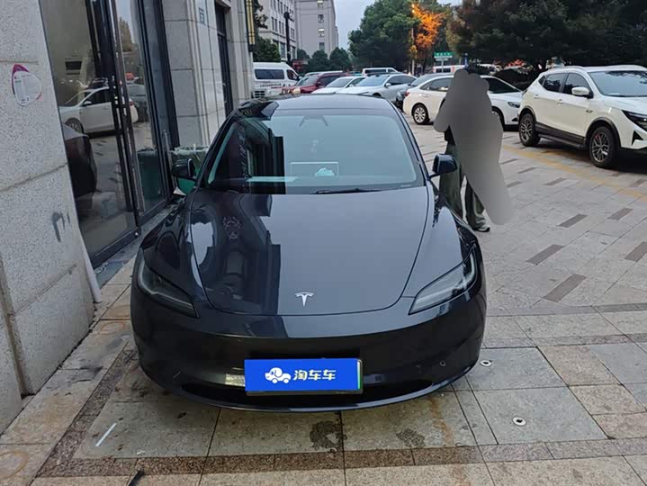 Фото 2 - Tesla Model 3