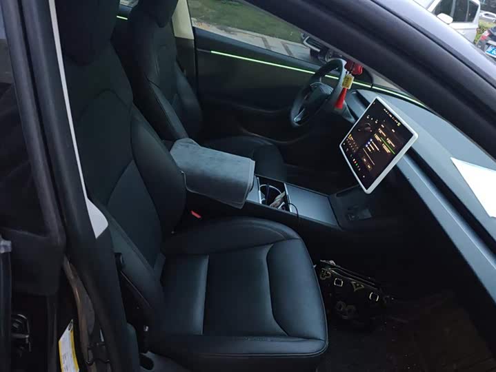 Фото 8 - Tesla Model 3