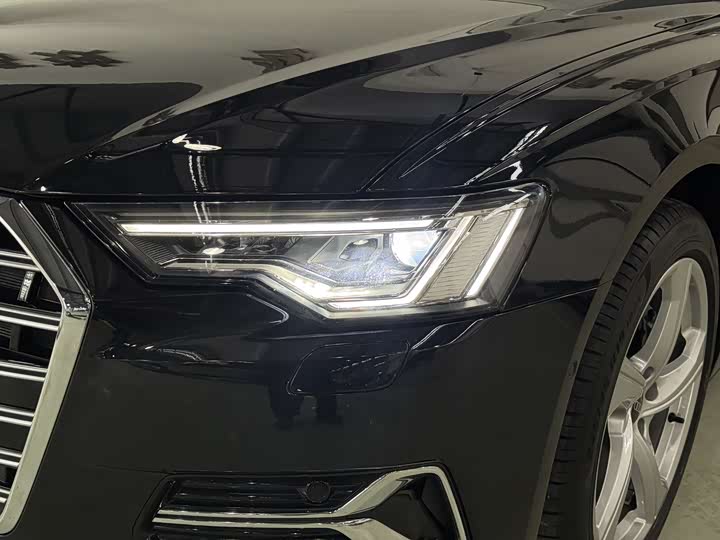 Фото 2 - Audi A6L