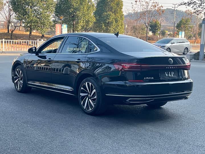 Фото 7 - Volkswagen Passat