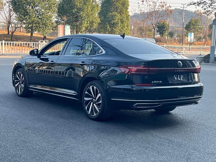 Фото 8 - Volkswagen Passat