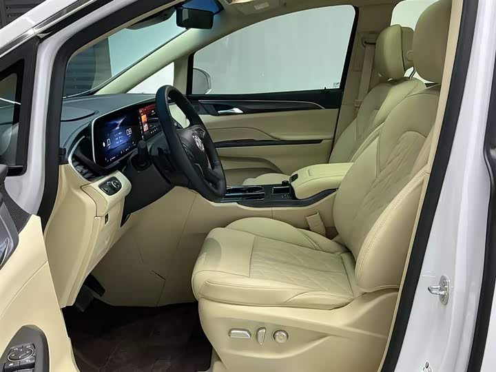 Фото 4 - Buick GL8 ES