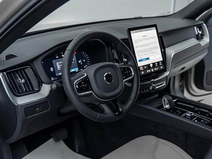 Фото 7 - Volvo XC60