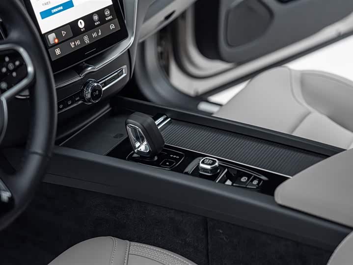 Фото 8 - Volvo XC60