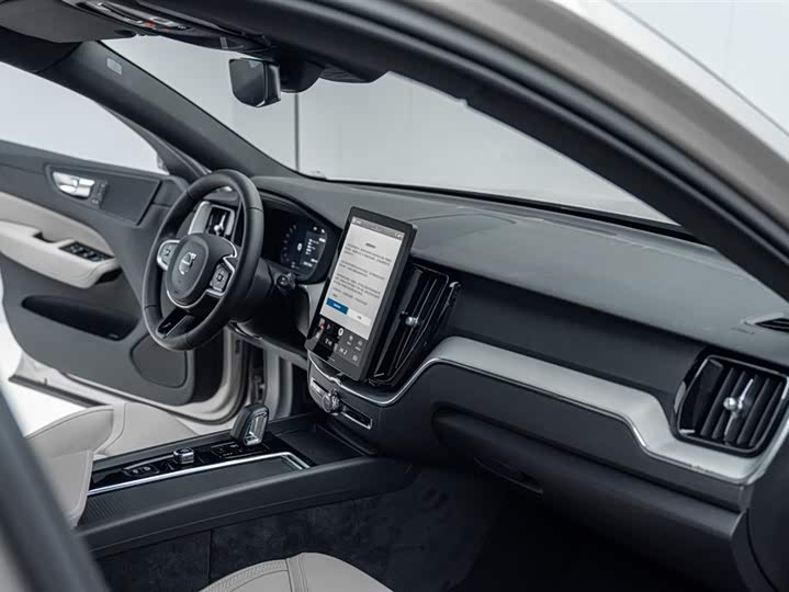 Фото 9 - Volvo XC60