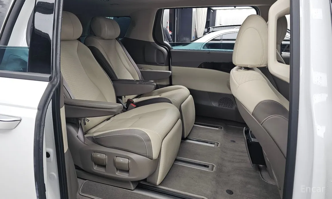 Фото 12 - Kia Carnival