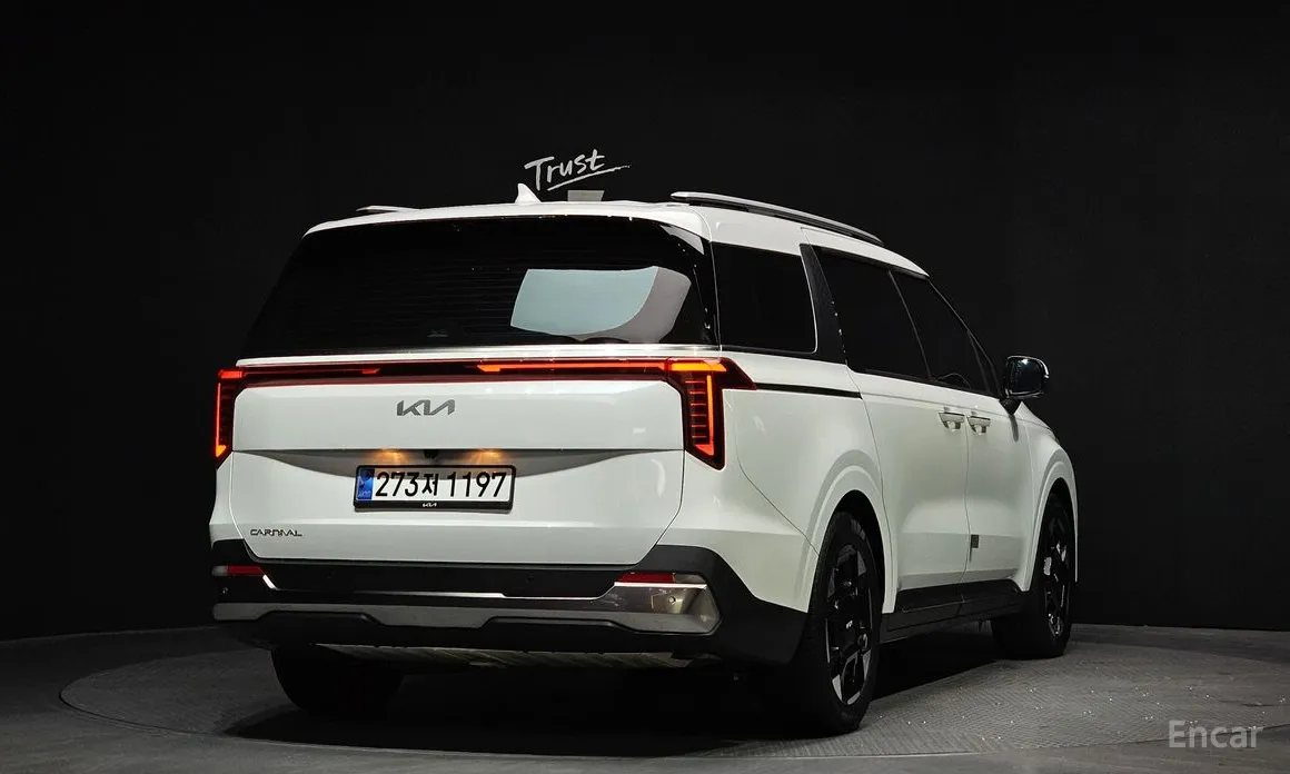 Фото 2 - Kia Carnival