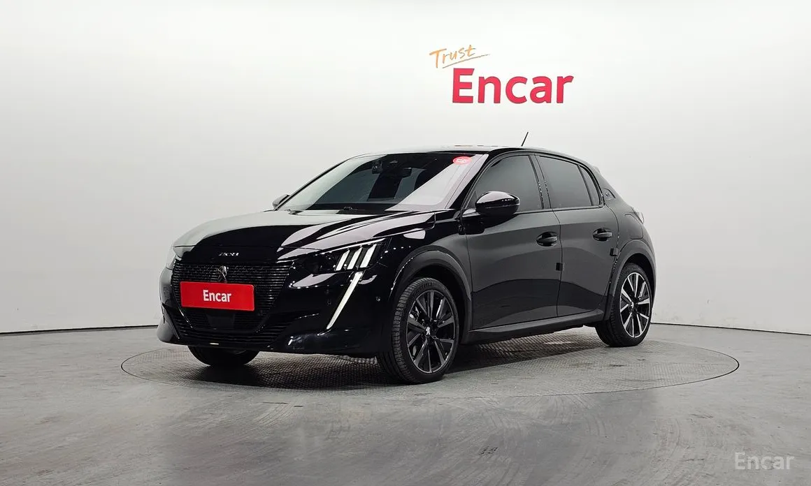 Фото 1 - Peugeot 208