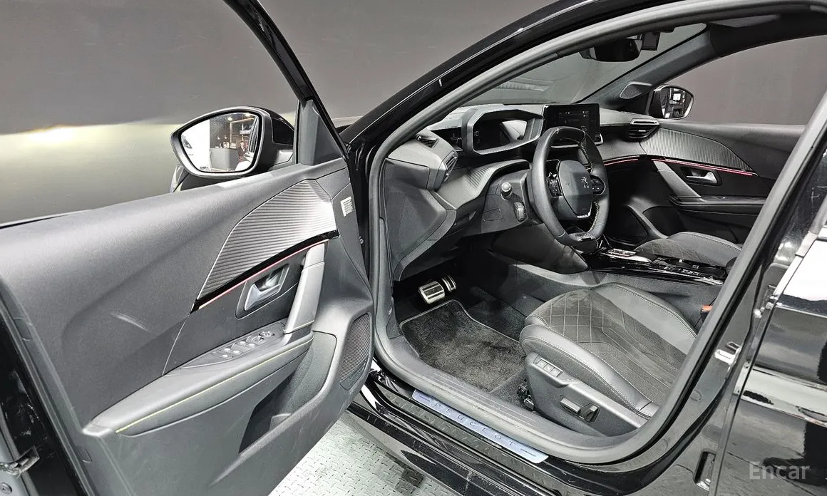 Фото 10 - Peugeot 208