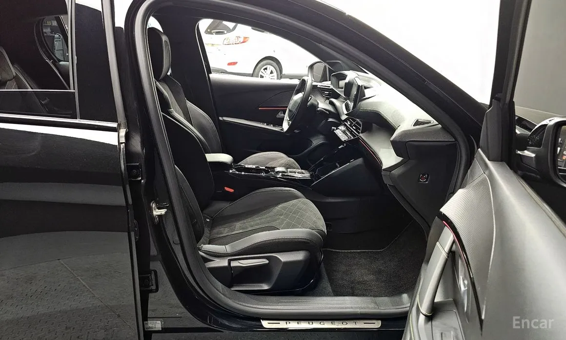 Фото 11 - Peugeot 208