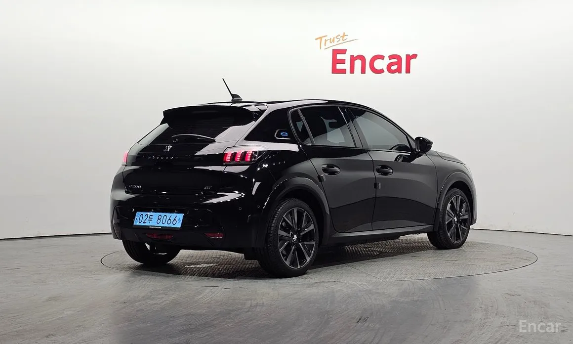 Фото 2 - Peugeot 208