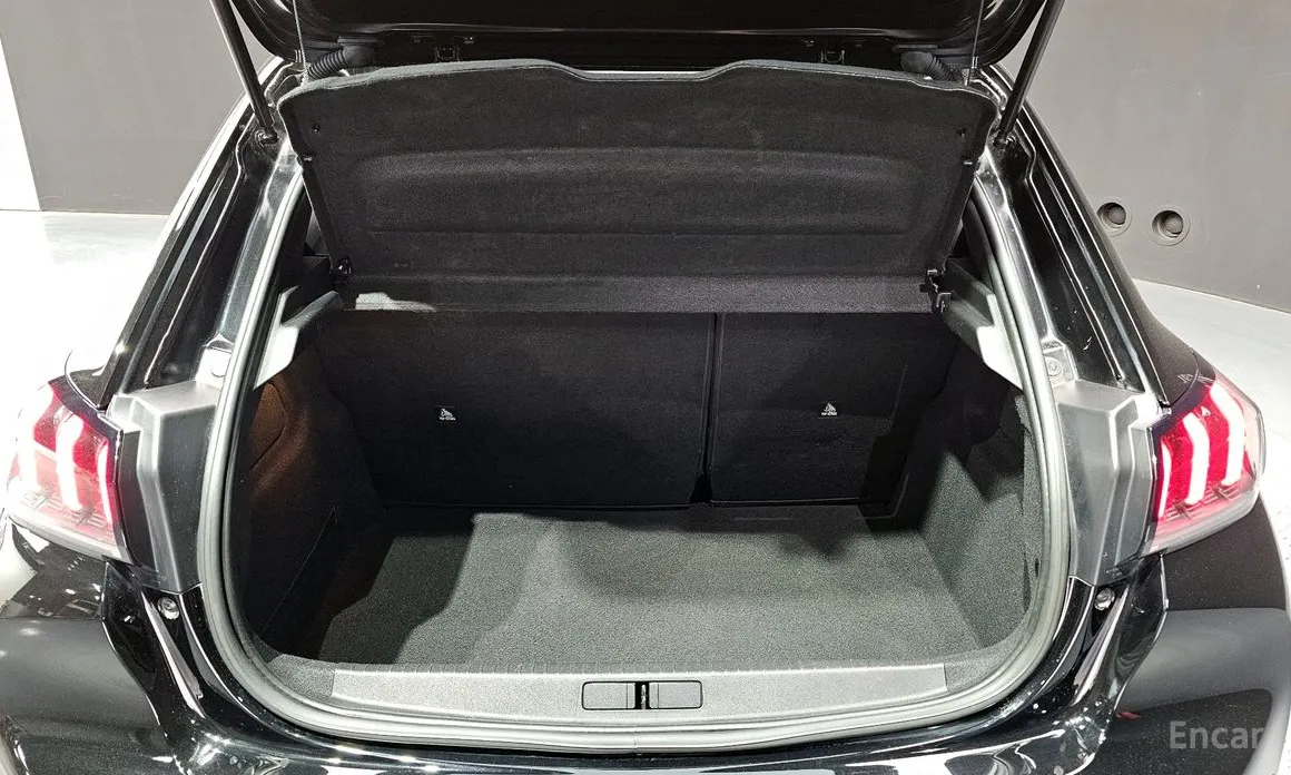 Фото 20 - Peugeot 208