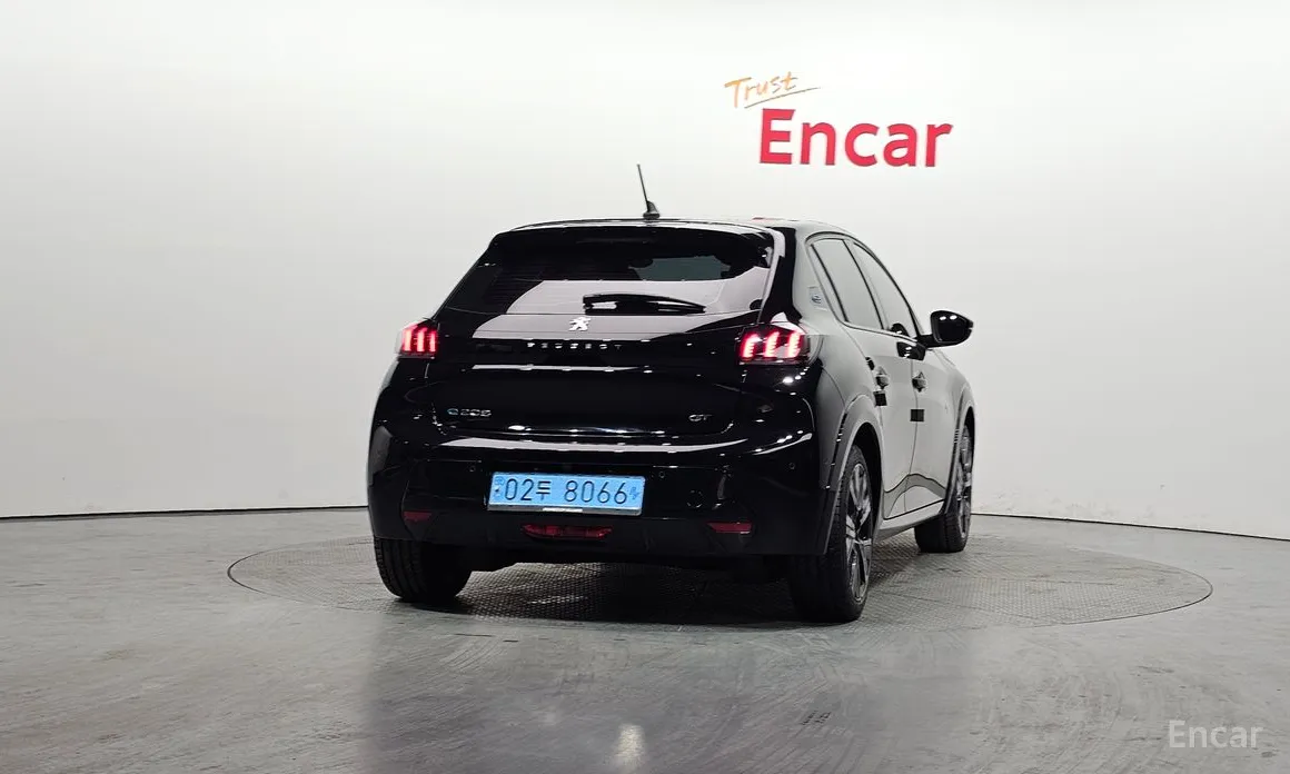 Фото 4 - Peugeot 208