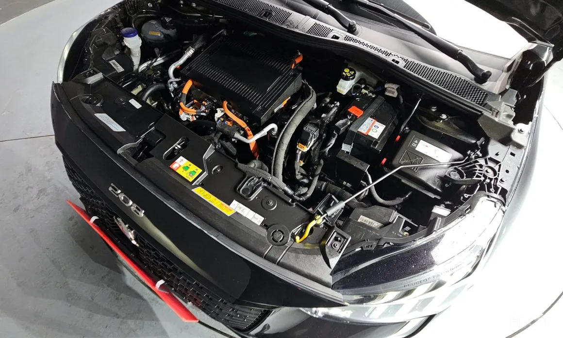 Фото 6 - Peugeot 208