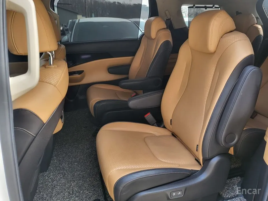 Фото 10 - Kia Carnival