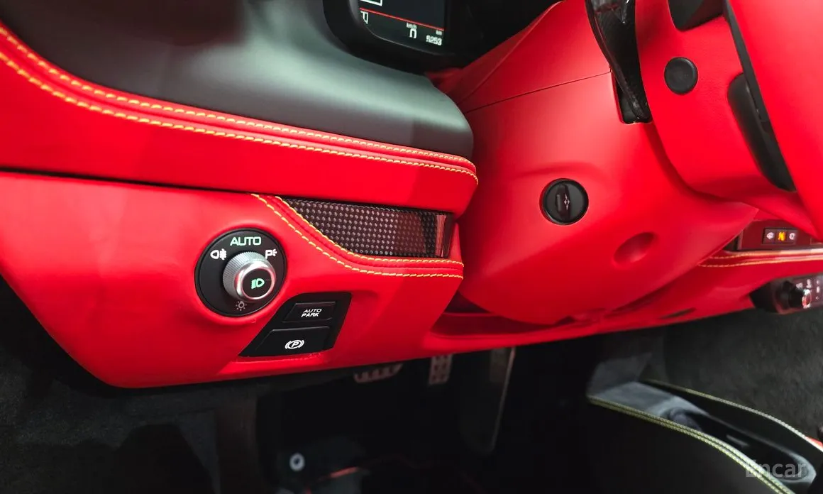 Фото 18 - Ferrari F8